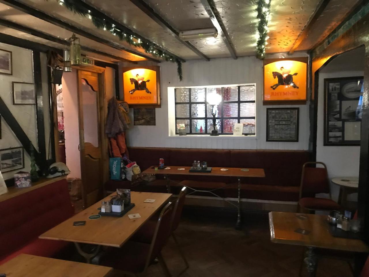 Prince Of Wales Inn Rhymney Buitenkant foto