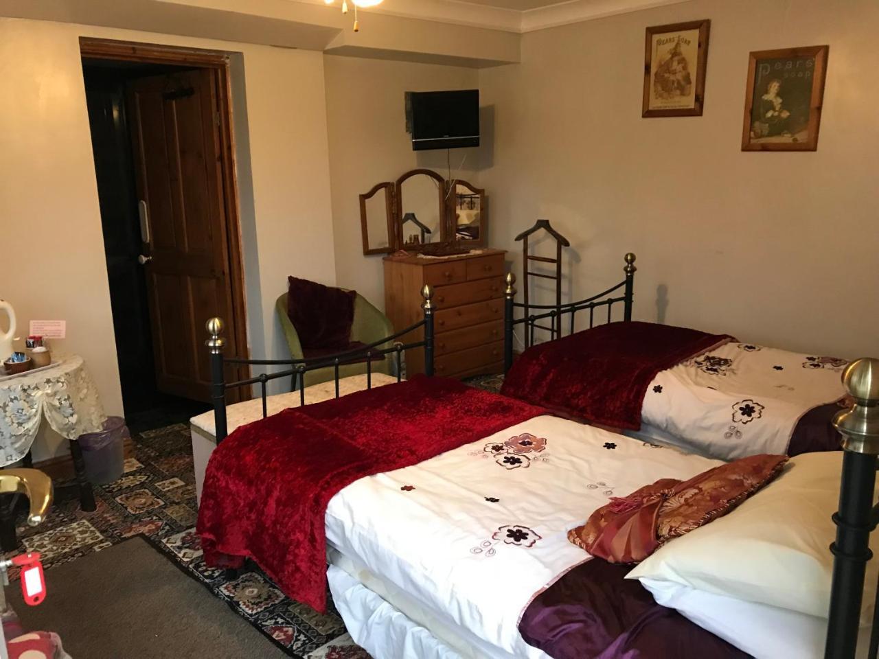 Prince Of Wales Inn Rhymney Buitenkant foto